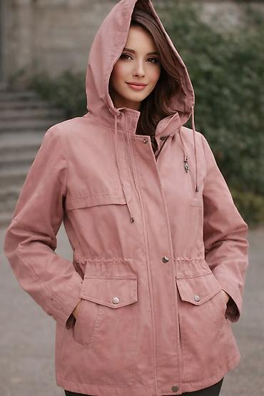 Üst geyimi: Qadınlar üçün kapüşonlu parka - Rəng: pudra/çəhrayı - Model: beldən — 1