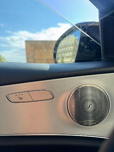 bentley bentayga 6 at: Mercedes-Benz E-Class: 2 l | 2023 il Sedan — 8
