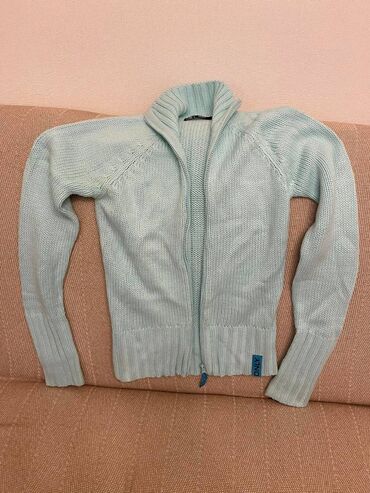 флисовые кофты бишкек: Açıq mavi rəngdə, zamoklu jaket. Ölçü S. Tamamilə yeni və rahat