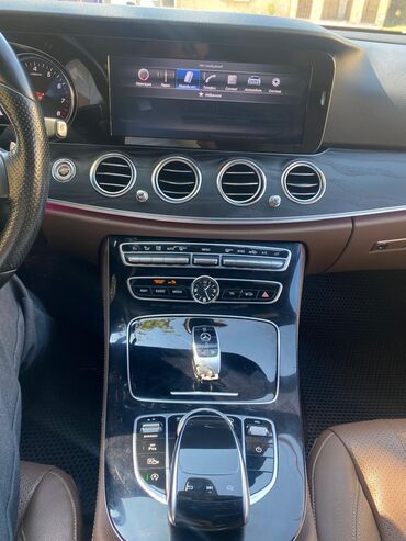 Mercedes-Benz: Mercedes-Benz E-Class: 2 l | 2016 il Sedan — 2