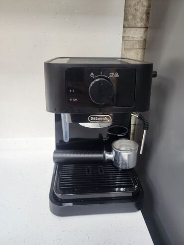Qəhvəüyüdənlər: Qəhvə maşını Delonghi, Su qabı ilə