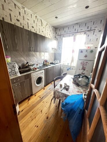 Həyət evləri və villaların satışı: Ev satılır, tam müstəqil həyət və geniş giriş-lipeykanlı eyvan. - — 9