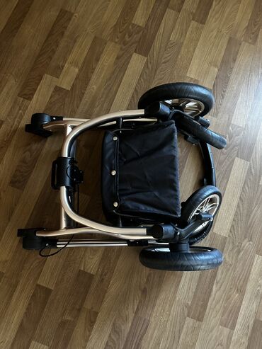 Araba-beşiklər: Yeni kimidir əla vəziyyətdədir. Transformerdir. Tutacaq ön və arxaya — 3