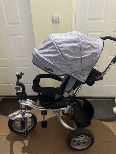 chicco odeca za bebe: Tricikl odlično očuvan,potrebno naduvati gume i oprati navlake