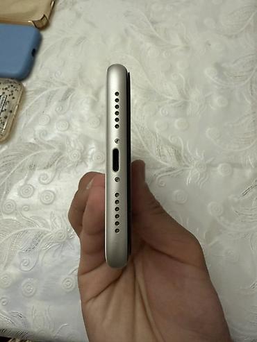 Apple iPhone: IPhone 11, Б/у, 128 ГБ, Белый, Зарядное устройство, Защитное стекло, Чехол, 77 % — 3