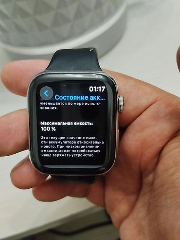 garmin forerunner 970: Смарт‑часы в Apple Watch Series 4 с прямоугольным экраном и черным — 4