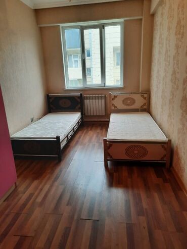 Uzunmüddətli kirayə mənzillər: Kirayə verilir. Ev kristal 1-in girişində yerləşir .Bütün əşyaları — 4