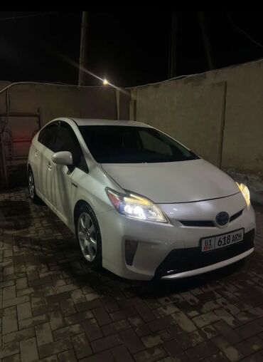 афто рынок каракол: •	Белый гибридный Toyota Prius, кузов лифтбэк 	•	Заводские литые диски