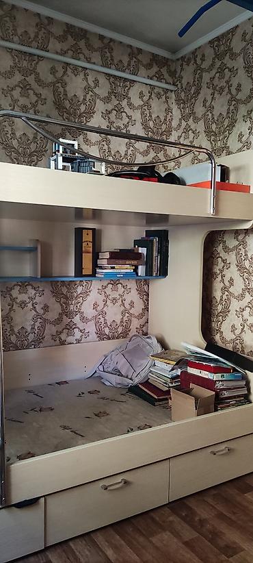 bunk bed: Двухъярусная кровать-комплект с верхним спальным местом и нижним — 2