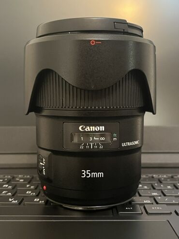 Videokameralar: Canon markalı, 35mm fokus məsafəsinə malik obyektiv. Qara rəngdədir və