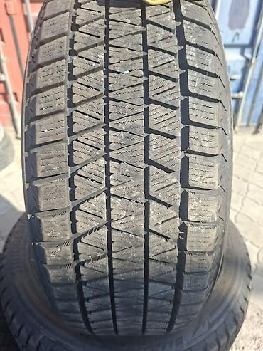 Зимние шины Bridgestone Blizzak DM-V2 - Размер: 235/50 R20 - Индекс