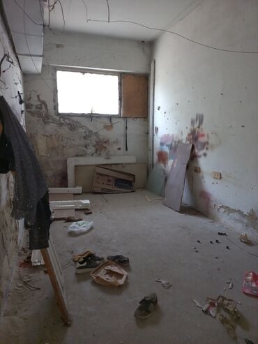 Anbar və emalatxanalar: 5 mertebeli binanin 1ci mertebesi 125kv 6 otaq elave kalidor iki — 10