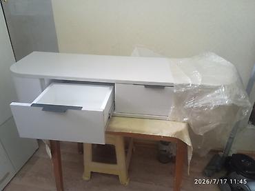 divarda kitab refleri: Açıq boz, müasir dizaynlı divar tipli TV tumbası/komod — 1