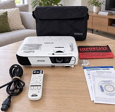 EPSON EX 3240 proyektor satilir tezekimidir demek olar islenmiyib, 560