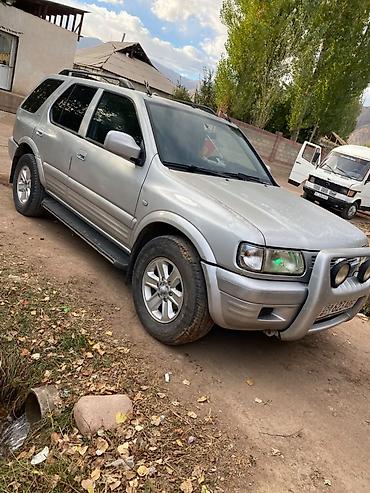 range rover 2002: Продаётся рамный внедорожник 5‑дверный, серебристый цвет, 4x4. Кузов — 3