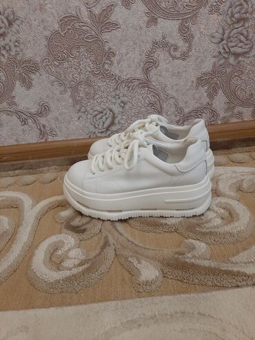 Women's Sneakers and athletic shoes: Ölçü: 38, rəng - Ağ, Yeni -da lalafo.az — 3 Women's Sneakers and athletic shoes: Ölçü: 38, rəng - Ağ, Yeni — 3