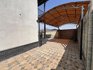 Продажа коттеджей и домов: Двухэтажный современный дом с огороженной территорией и просторным — 4