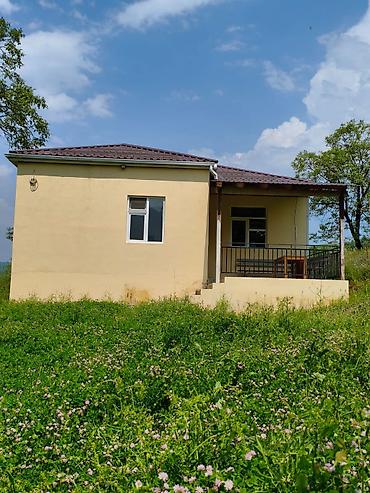 4 otaqlı ev certyojları: 3 otaqlı, 110 kv. m, Orta təmir — 1