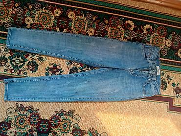 Джинсы: Набор женских/джинсов, 4 пары. 1) Темно-синие классические брюки: - — 4