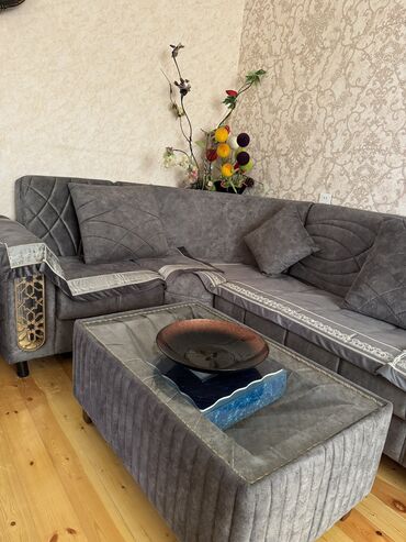 Künc divan, Yeni, Açılan, Bazalı