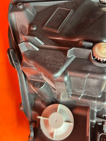 Передние фары: Передняя правая фара Toyota Новый, Оригинал — 9