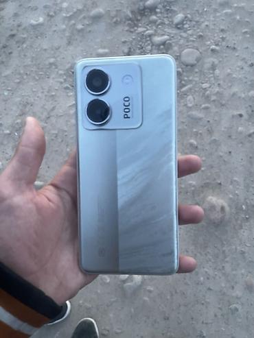 Другие мобильные телефоны: Смартфон с плоскими гранями и экраном с тонкими рамками. На дисплее — 9