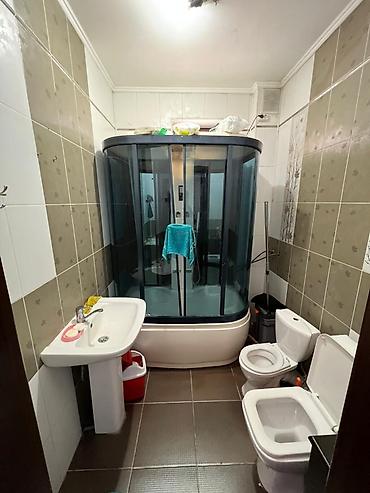 Продажа коттеджей и домов: 🏡 Продаётся: 2-этажный особняк с подвалом — 400 м² 📍 Локация: Бишкек — 15