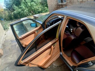 Mercedes-Benz: Mercedes-Benz 220: 2.2 l | 1993 il Sedan — 4