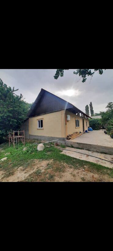 продаю дом гостиничного типа: Предлагается к продаже жилой дом с прилегающей территорией. Дом имеет