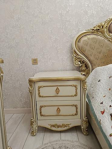 bedroom: Klassik üslubda yataq otağı mebel dəsti təqdim olunur. Dəst zərif krem — 6