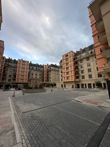 Uzunmüddətli kirayə mənzillər: Xətai rayonu, Xəqani Rüstəmov küçəsində, 7 ci mərtəbəli binanın 3 cü — 10