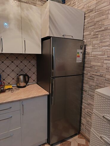 Köhnə tikili: AAF parkla paralel küçədə yerləşən 2 otaqlı hamam tuvalet ayrı tam — 8