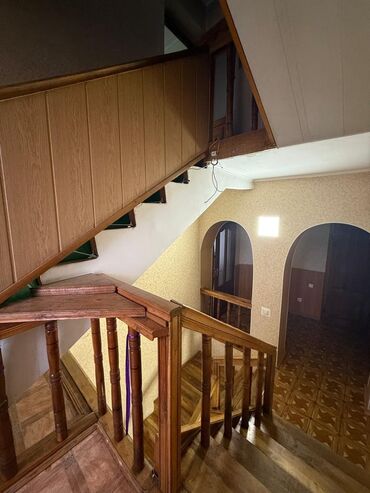 Долгосрочная аренда домов: 200 м², 7 комнат, Парковка — 4