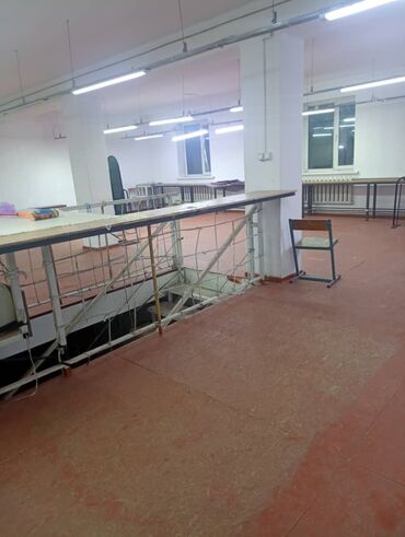 Цеха, заводы, фабрики: Сдаю швейный цех. Район туббольницы. Есть оборудование . Цена — 2