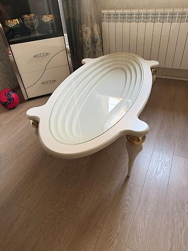 dekor masa: Ağ rəngli salon/jurnal masası - Formalı: oval - Üst səth: şüşə tabla — 2