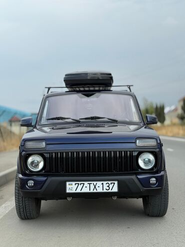 Avtomobil alışı: Lada Niva (3 qapılı, tünd mavi rəng) – off-road və şəhər üçün praktik