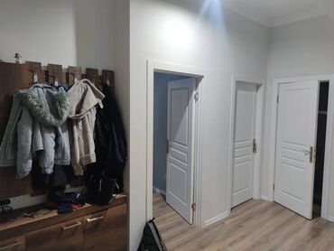 Uzunmüddətli kirayə mənzillər: Yasamalda midada 9 mertebeli binanın 1-ci mərtəbəsində yerləşən ümumi — 16