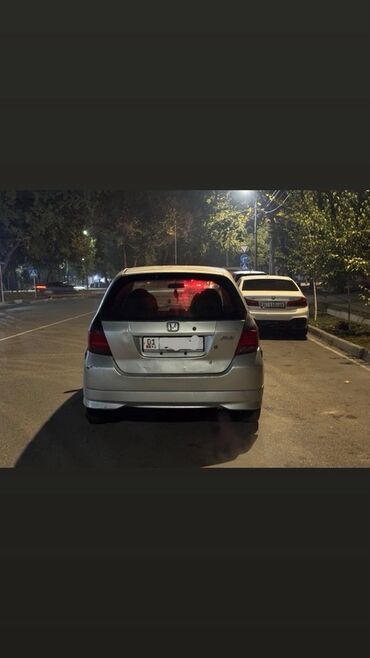 где купить машину дешевле: Honda Fit: 2003 г., 1.3 л, Вариатор, Бензин, Хетчбек