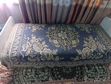 надувные диван: Диван-кровать, цвет - Серый, Б/у