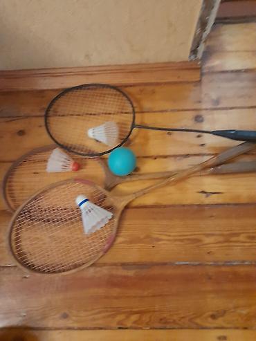İdman və istirahət: Badminton dəsti Tərkib: - 3 ədəd raketka: 2 ədəd taxta çərçivəli, 1 — 2