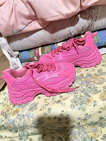 nike react: Яркие женские кроссовки в стиле chunky/dad shoes — насыщенный розовый — 1