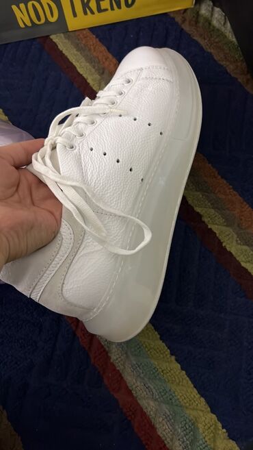 сумку кошелек на пояс: Продам кожаные кроссовки! Абсолютно новые, в идеальном состоянии не