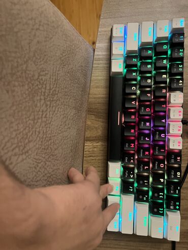 Klaviaturalar: Klaviaturada 20-yə yaxın RGB modu var, işıqları səliqəli və gözəl — 9