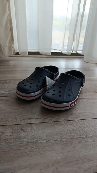 зимние куртки в бишкеке: Сабо, 43, Crocs, Новый, цвет - Синий, Платная доставка