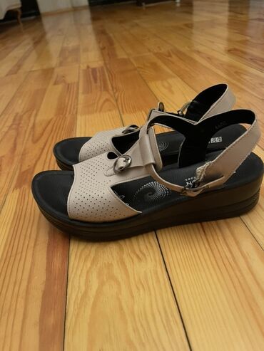 Gündəlik donlar: Qadın paltarı – bej rəngli, ağ xallı - Üslub: midi uzunluqda, aşağı — 22