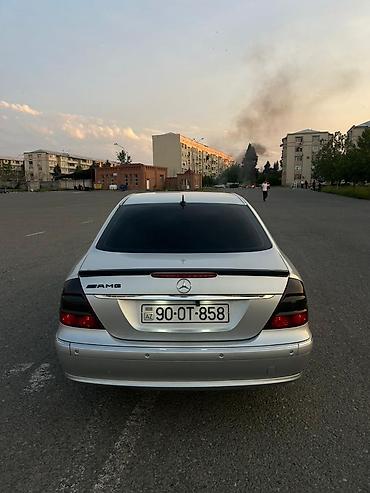 cls 63 amg: Mercedes-Benz E-Class: 2.2 l | 2002 il Sedan — 3