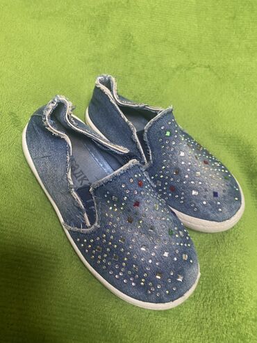 женская обувь лоферы: Джинсовые лоферы, продам дешево, размер 30-31