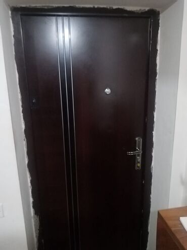 Giriş qapıları: Seyf qapi 
150azn
9cu mkr 2685 leli