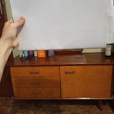 Шифоньеры, шкафы для одежды: Продается шкаф и столик с зеркалом. Состояние хорошее, все ящики и — 6