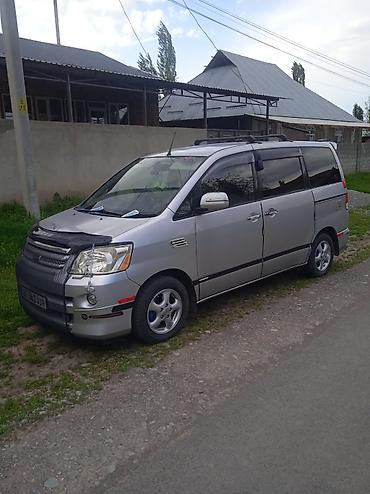 водный банан: Toyota Noah: 2005 г., 0.2 л, Автомат, Бензин, Минивэн — 3
